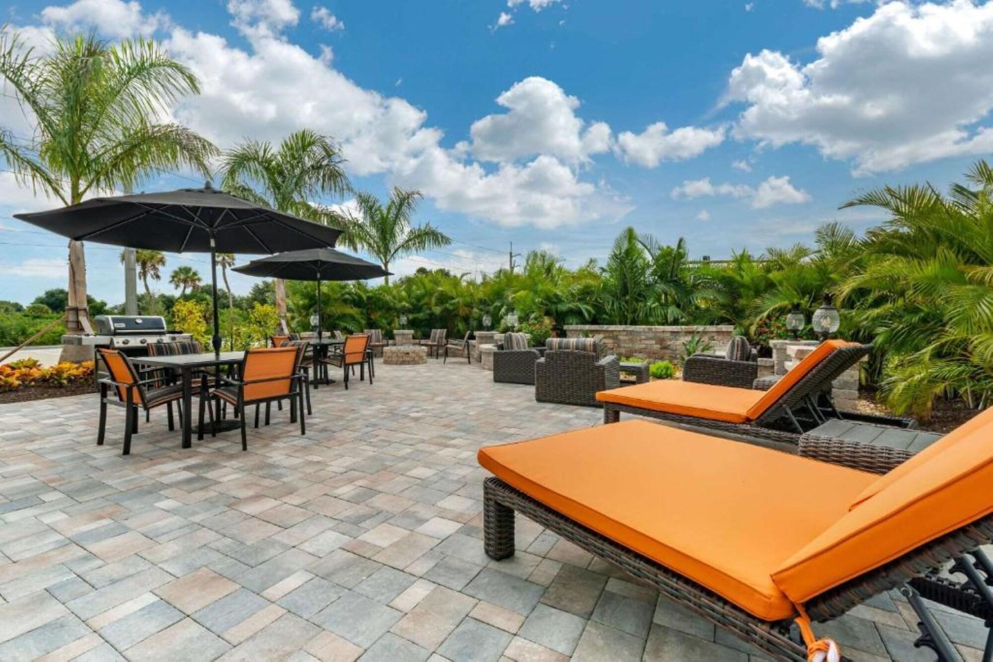 Ameniti Bay - Best Western Signature Collection Fruitville Exterior photo