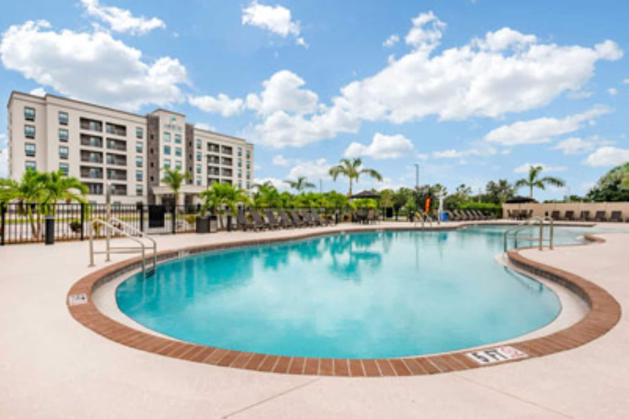 Ameniti Bay - Best Western Signature Collection Fruitville Exterior photo