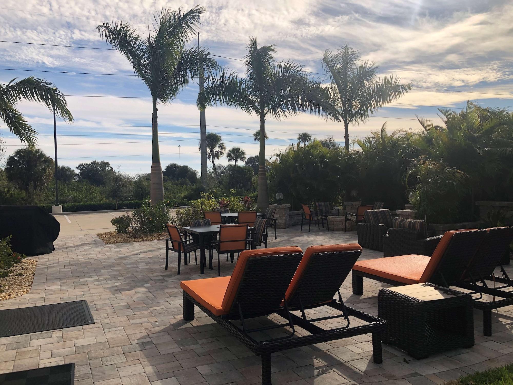 Ameniti Bay - Best Western Signature Collection Fruitville Exterior photo