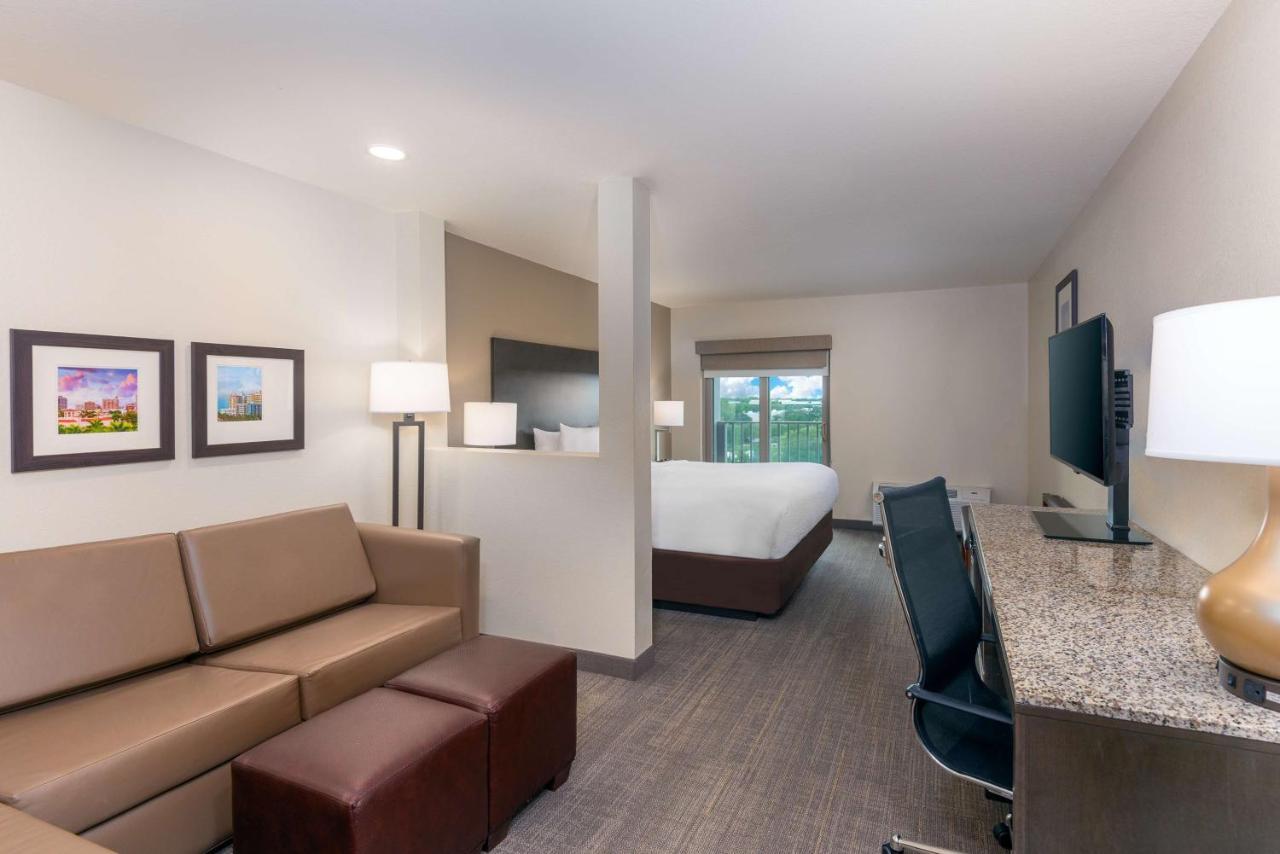 Ameniti Bay - Best Western Signature Collection Fruitville Exterior photo